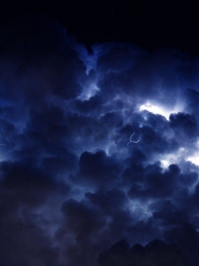 जानिये क्लाउडबर्स्ट या बादल फटने के बारे में तबाही मचा रहे हैं गांव और शहरों में